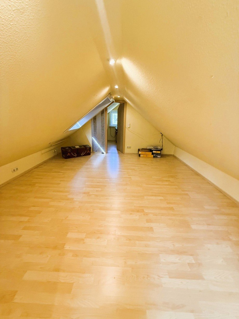 Dachboden mit Holzboden Mehrfamilienhaus Neuhaus am Rennweg OT Limbach
