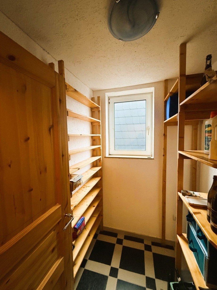 Kleiner Abstellraum Einfamilienhaus Gro�breitenbach