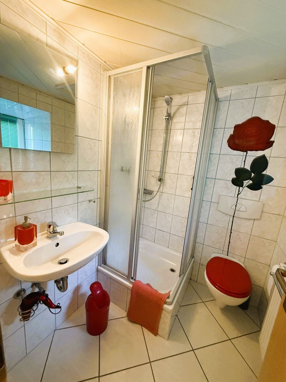 Modernes Badezimmer Mehrfamilienhaus Neuhaus am Rennweg OT Limbach