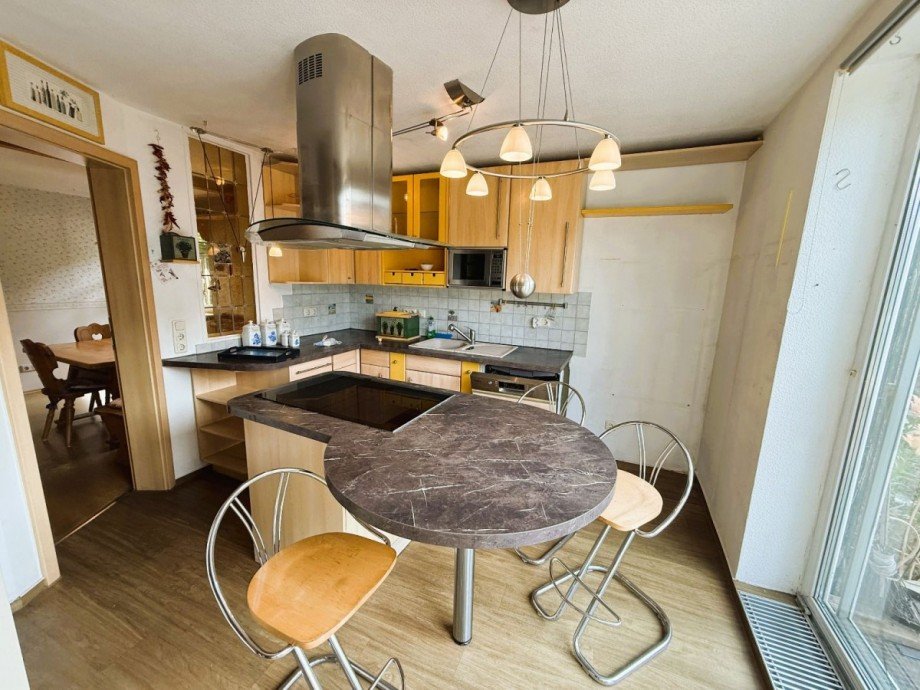 Moderne K�che mit Esstisch Mehrfamilienhaus Neuhaus am Rennweg OT Limbach