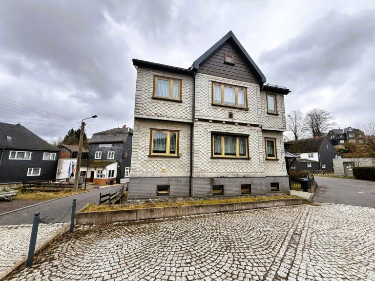 Mehrfamilienhaus im Gr�nen Gro�breitenbach Mehrfamilienhaus vielseitiges Mehrfamilienhaus (4 WE) in naturnaher Lage im Th�ringer Wald zu verkaufen