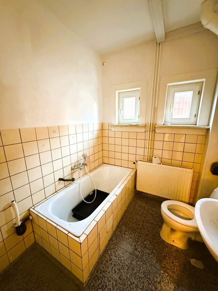 Badezimmer EG Mehrfamilienhaus Ilmenau