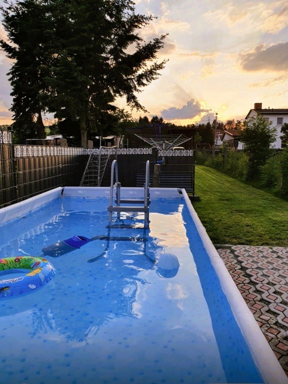 Pool bei Sonnenuntergang Doppelhaush�lfte Ilmenau
