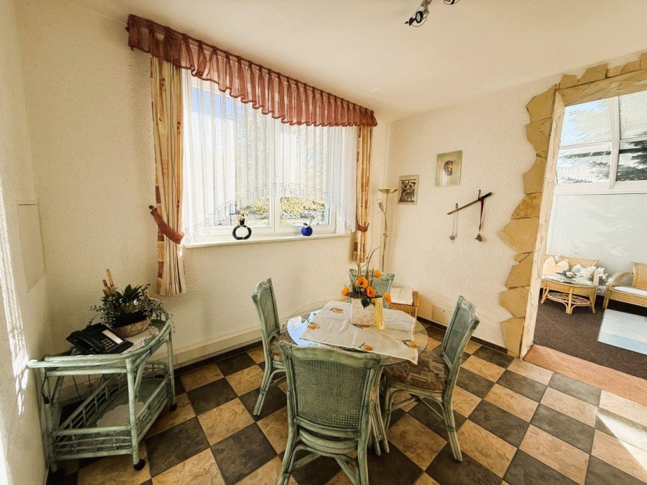 Gem�tliche Essecke B�rohaus Ilmenau