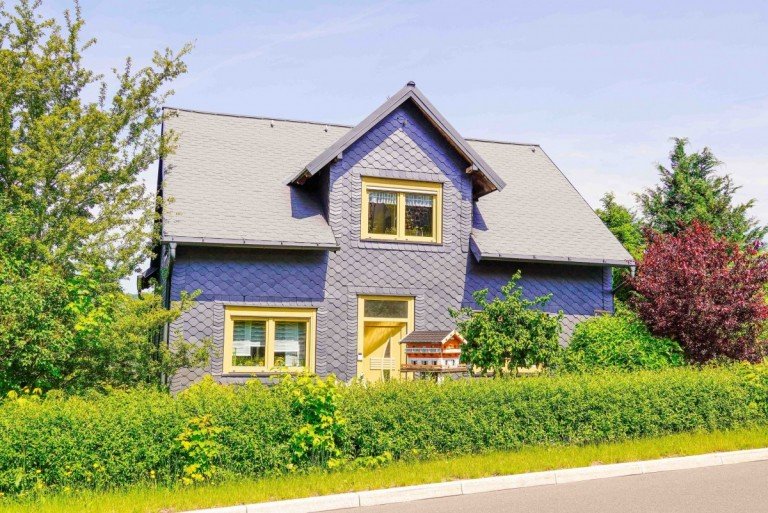 Blaues Einfamilienhaus Neuhaus am Rennweg Einfamilienhaus Charmantes Einfamilienhaus im Th�ringer Wald mit einzigartigem Grundst�ck