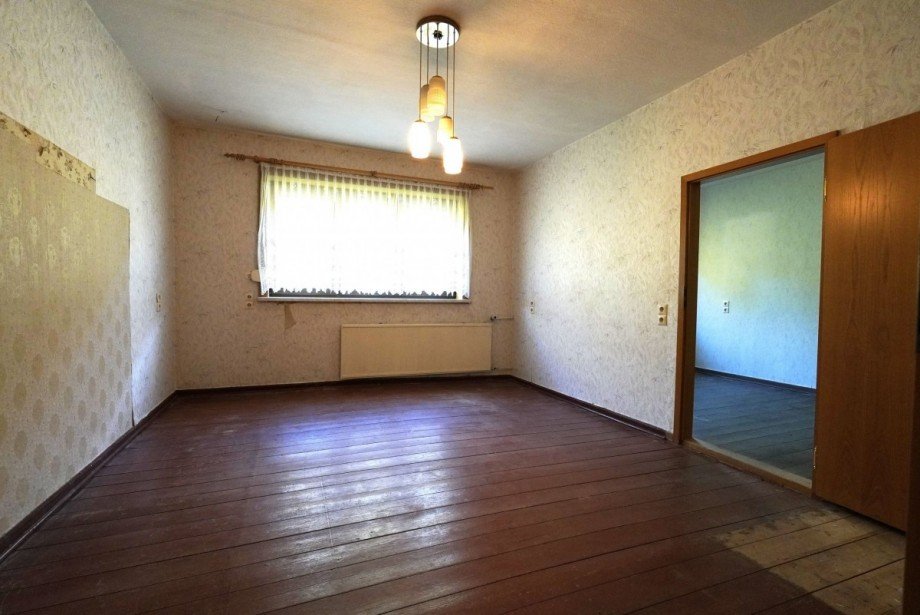 Leeres Wohnzimmer Reihenendhaus Goldisthal