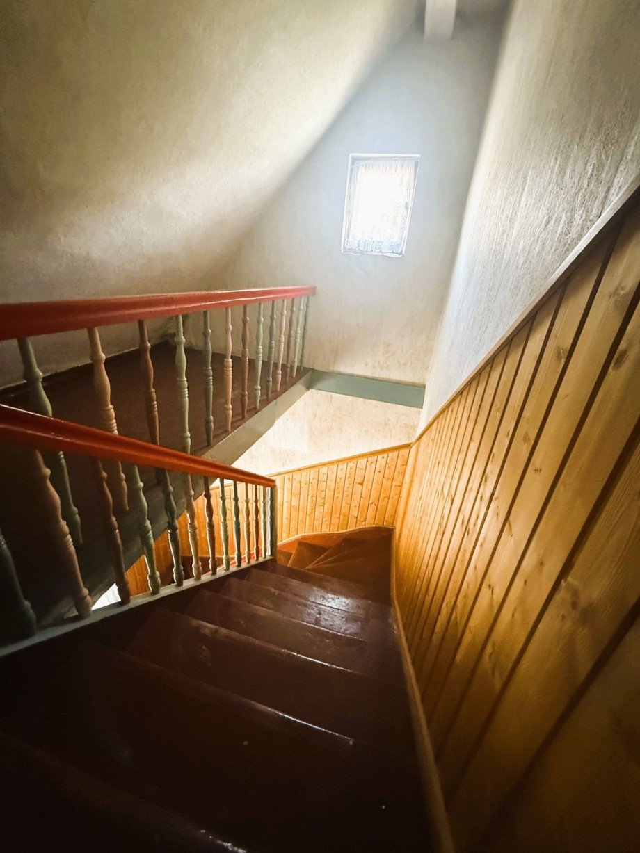 Treppe im Dachgeschoss Reihenendhaus Gro�breitenbach