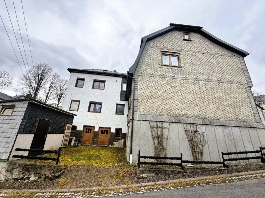 Mehrfamilienhaus im Gr�nen Mehrfamilienhaus Gro�breitenbach