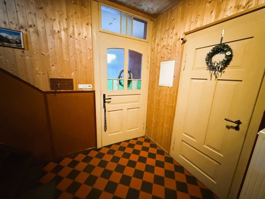 Eingangsbereich Holzdekor Mehrfamilienhaus Ilmenau