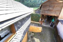 Hof mit Garagenansicht gem�tliches Einfamilienhaus in idyllischer Lage mit gro�em Garten & Garagen zu verkaufen