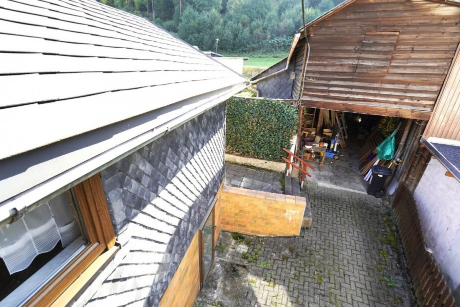 Hof mit Garagenansicht Reihenendhaus Goldisthal