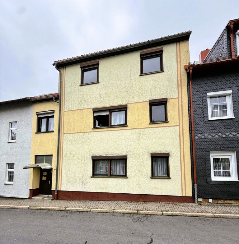 Gelbes Wohnhaus Ilmenau Reihenmittelhaus Wohnhaus in begehrter Lage von Ilmenau - mit gro�em Potenzial f�r Eigennutzer oder Investoren