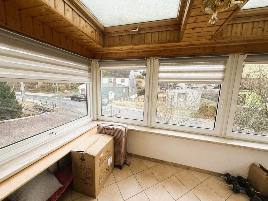 Heller Wintergartenblick Mehrfamilienhaus Gro�breitenbach