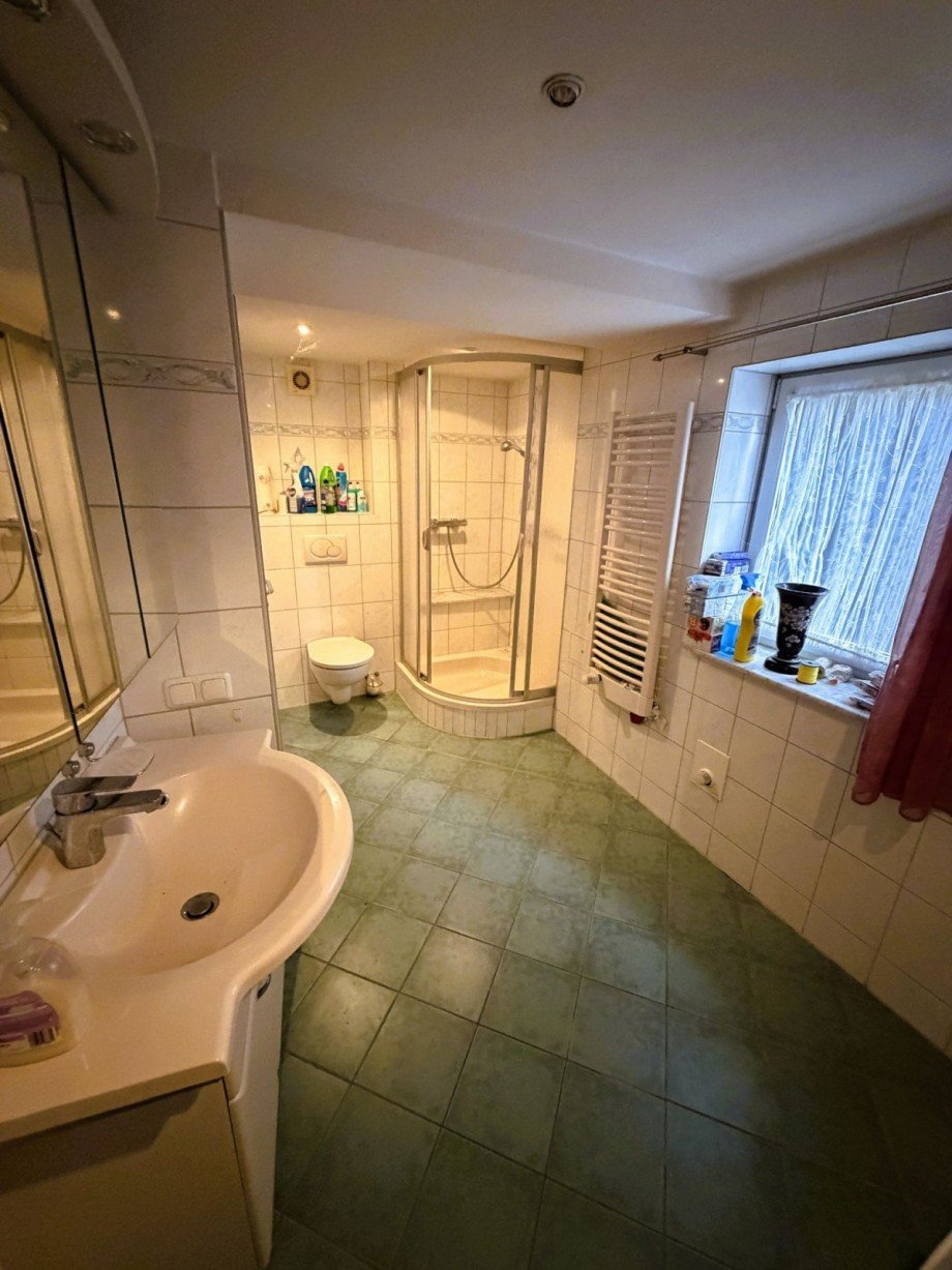 Helles Badezimmer mit Dusche Einfamilienhaus Ilmenau