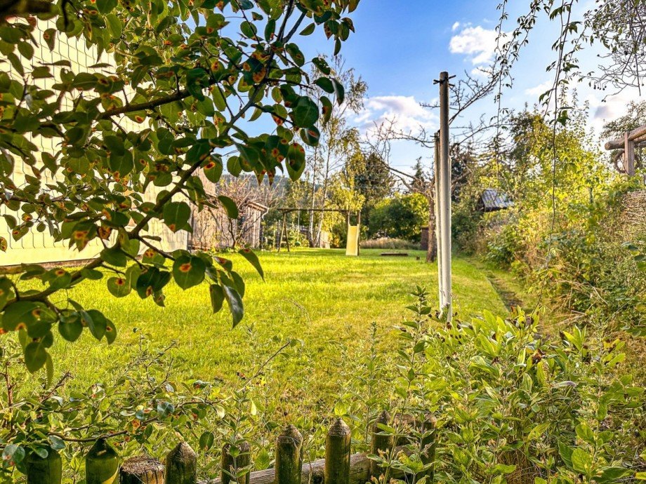 Blick in den Garten Dachgeschosswohnung Ilmenau
