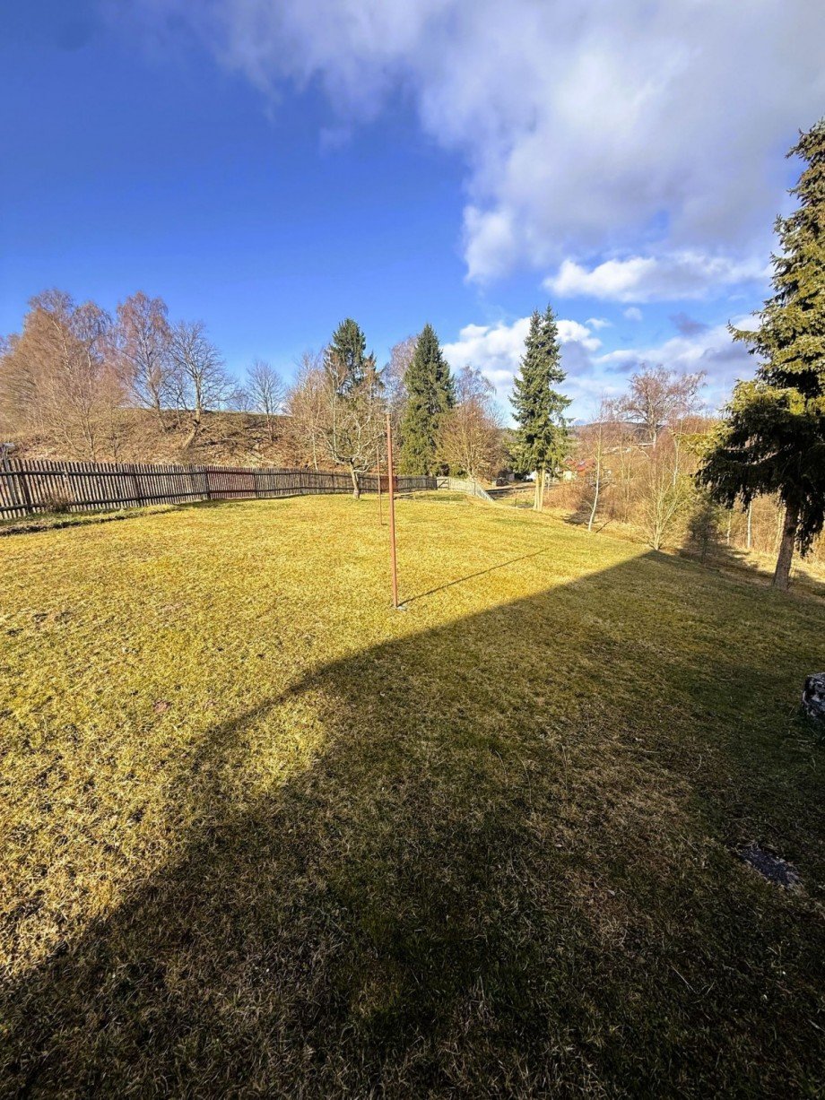 Gro�er Garten mit B�umen Doppelhaush�lfte Viernau