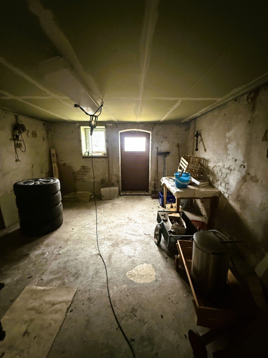 Ger�umiger Kellerraum Mehrfamilienhaus Gro�breitenbach