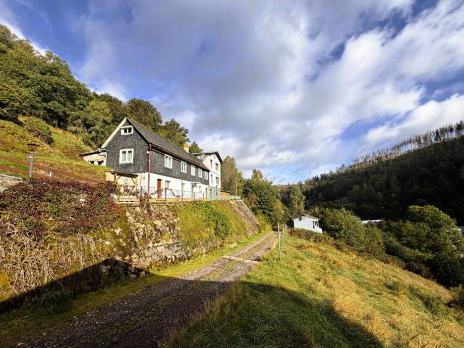 Haus in h�geliger Landschaft Mehrfamilienhaus Katzh�tte