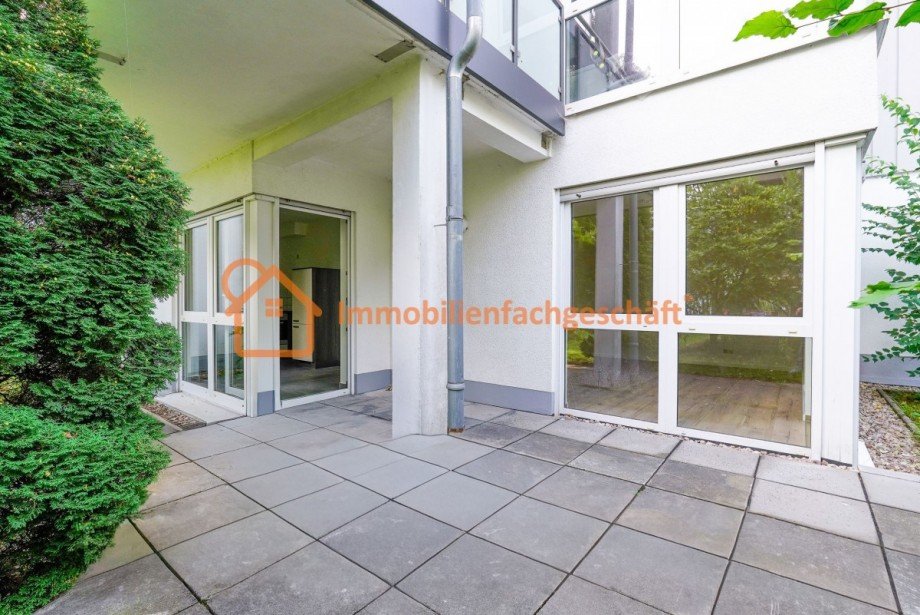Terrasse mit gro�er Fensterfront Erdgeschosswohnung Ilmenau