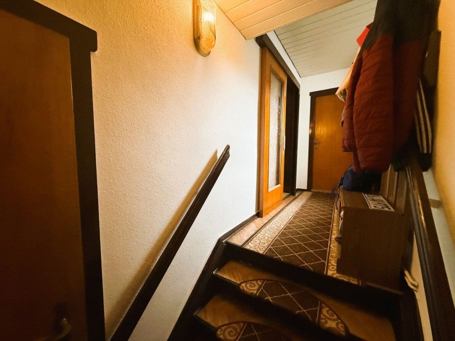 Treppenaufgang im Flur Mehrfamilienhaus Gro�breitenbach