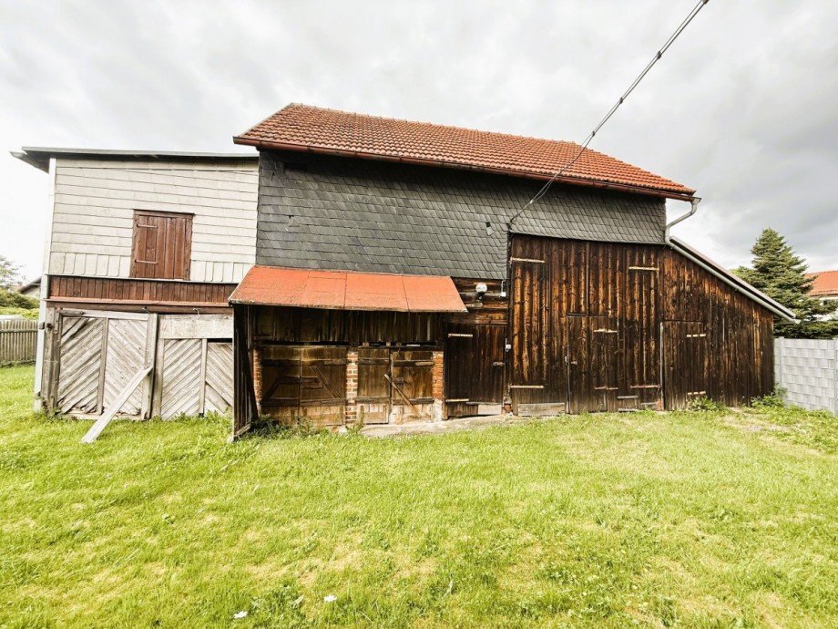 Alte Scheune mit Holztor Mehrfamilienhaus Ilmenau