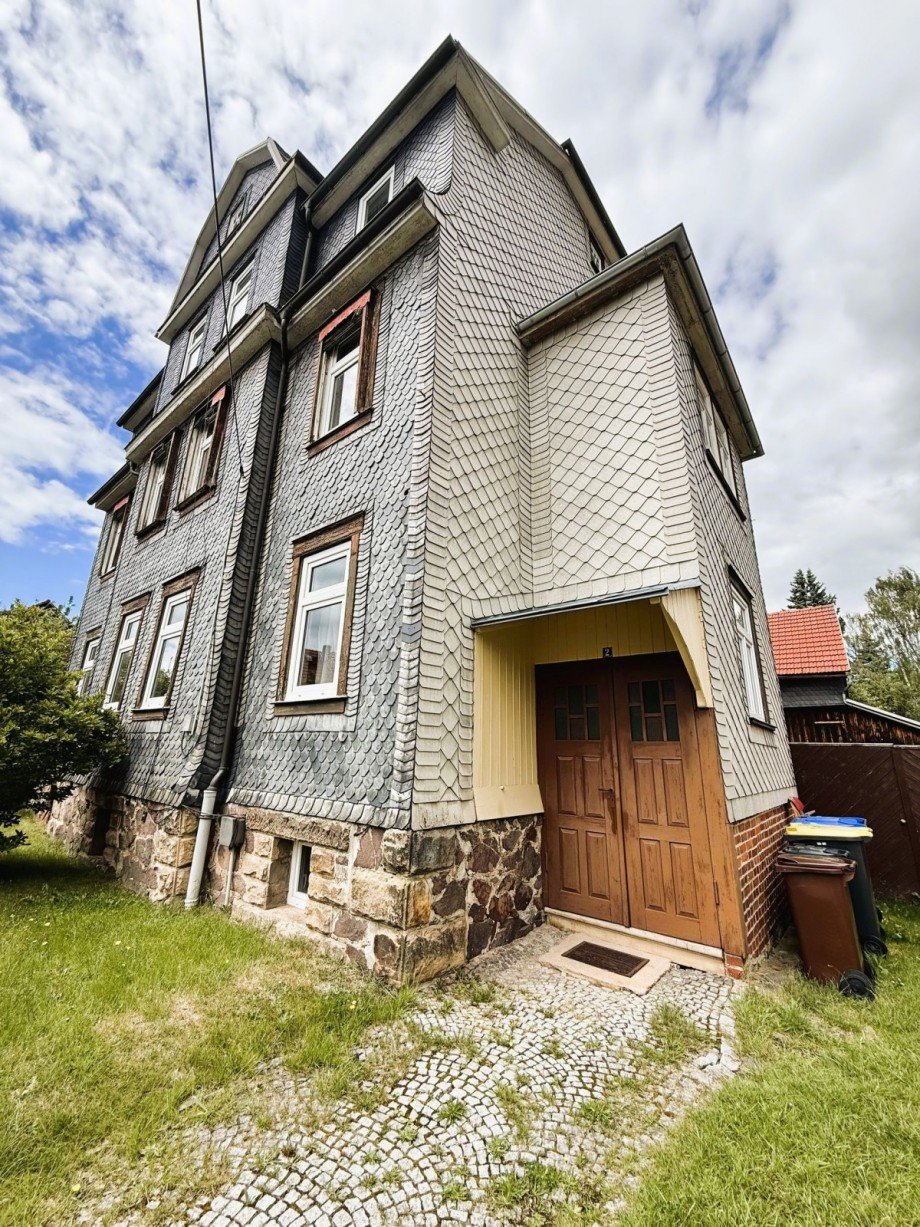 Gro�es graues Haus Mehrfamilienhaus Ilmenau