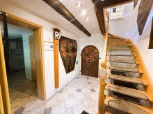 Treppe und Flur mit Kunst Historischer Charme trifft Landidylle-einzigartiges Anwesen mit 3 Wohneinheiten