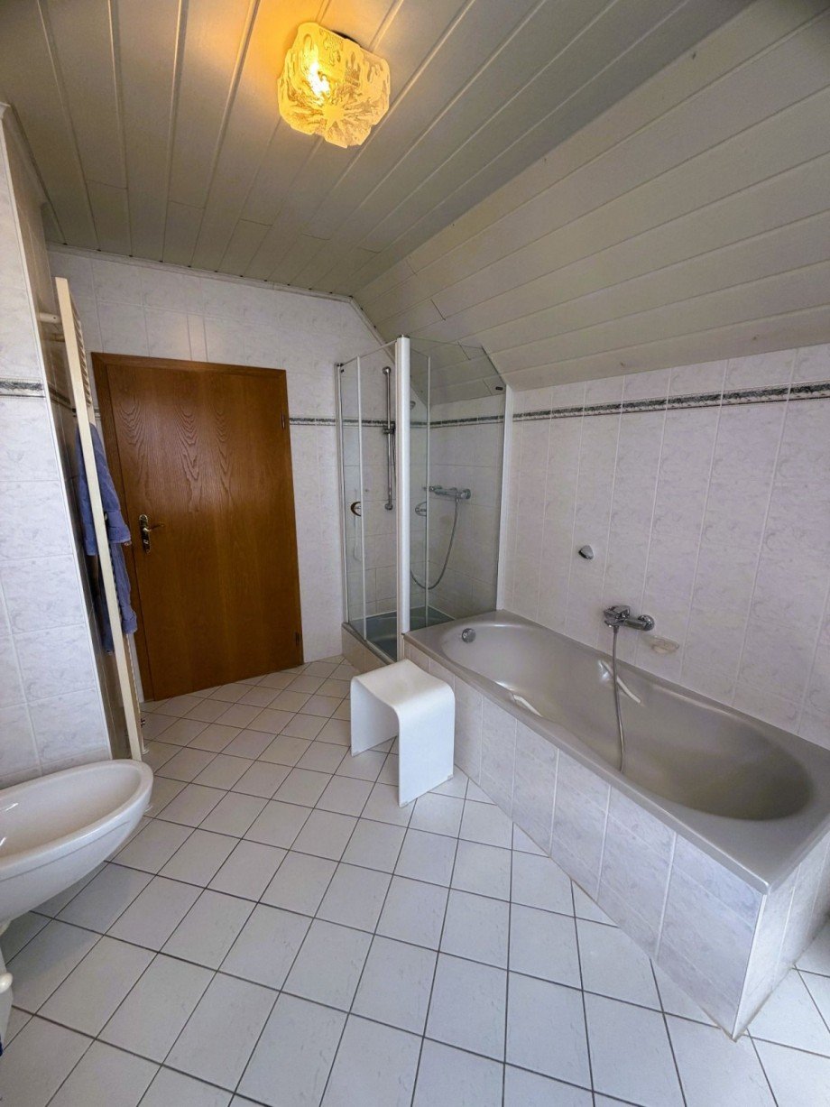 Helles Badezimmer mit Wanne Einfamilienhaus Stadtilm