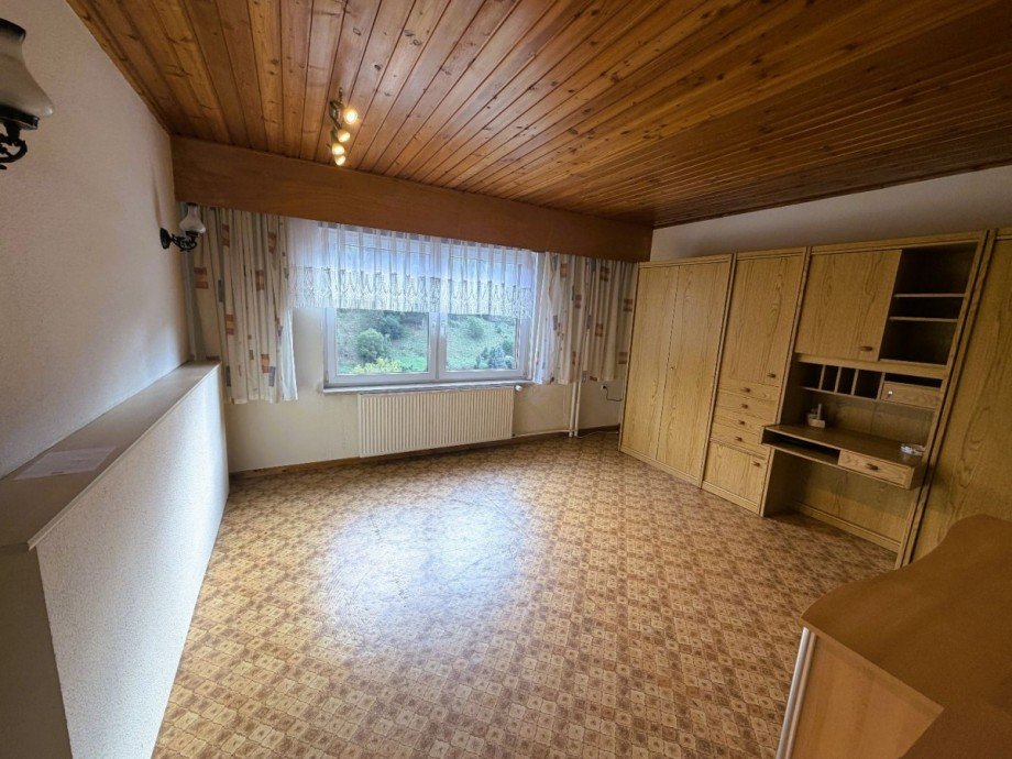 Helles Wohnzimmer mit M�beln Mehrfamilienhaus Katzh�tte