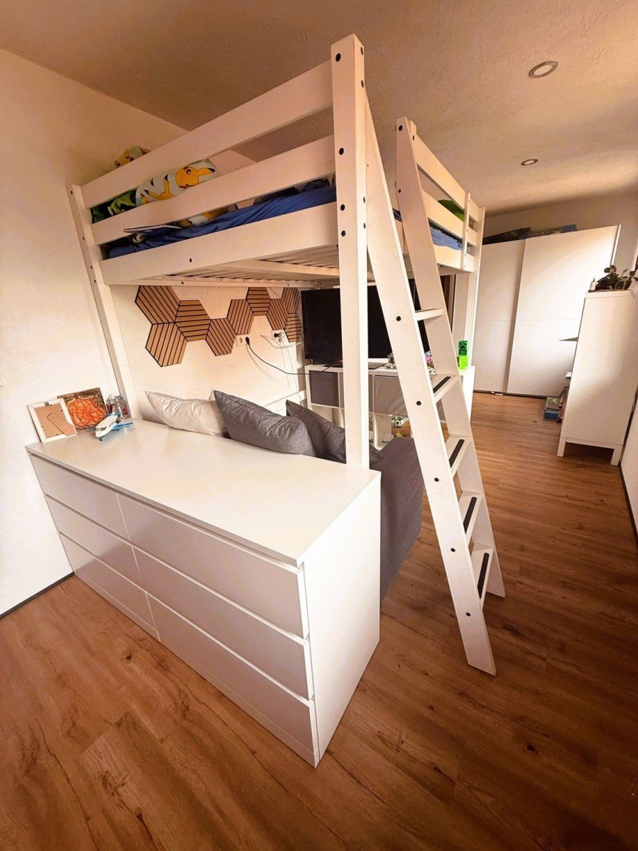 Hochbett mit Schreibtisch Einfamilienhaus Ilmenau