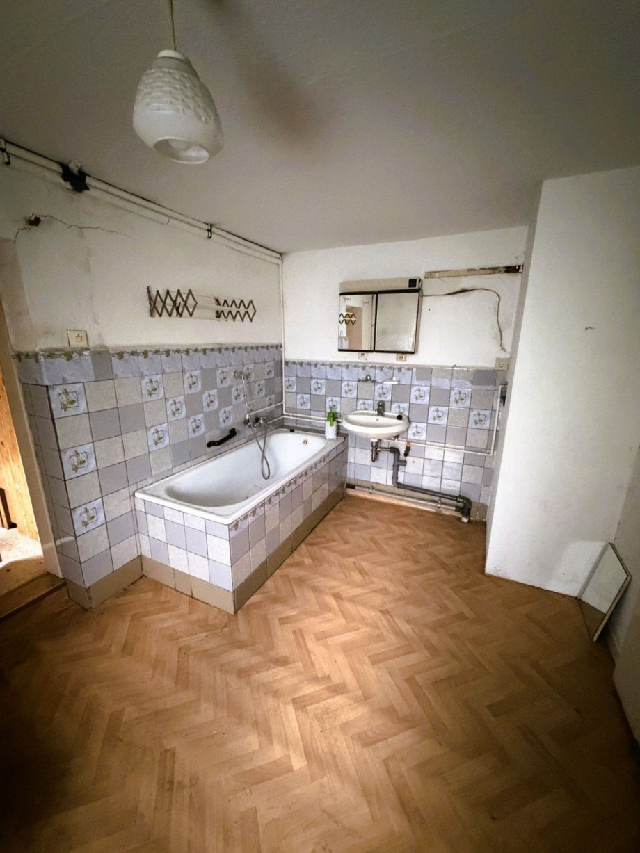 Badezimmer mit Wandfliesen Einfamilienhaus Ilmenau