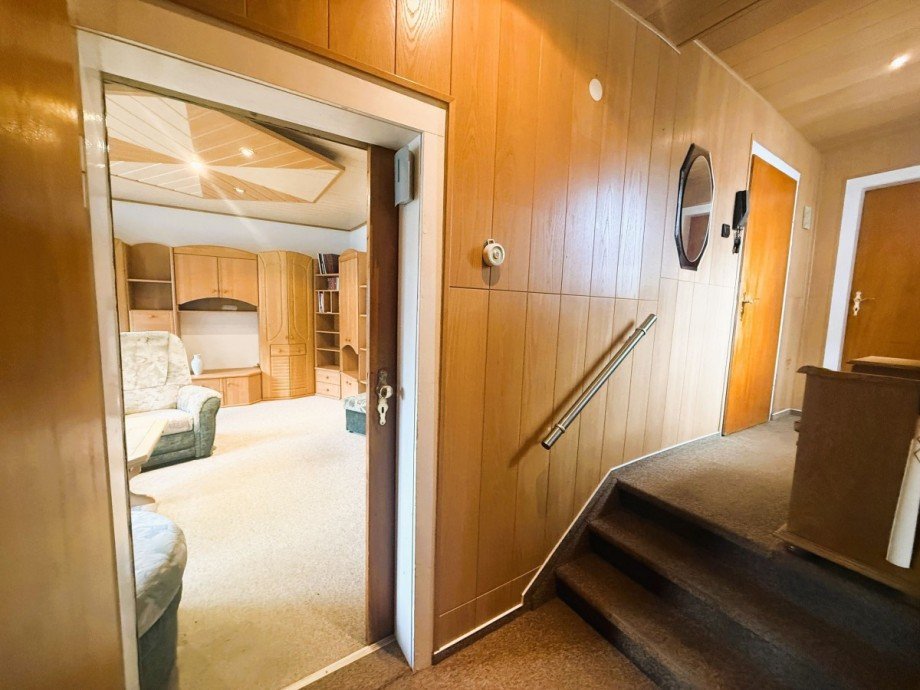 Flur mit Holzw�nden Mehrfamilienhaus Gro�breitenbach