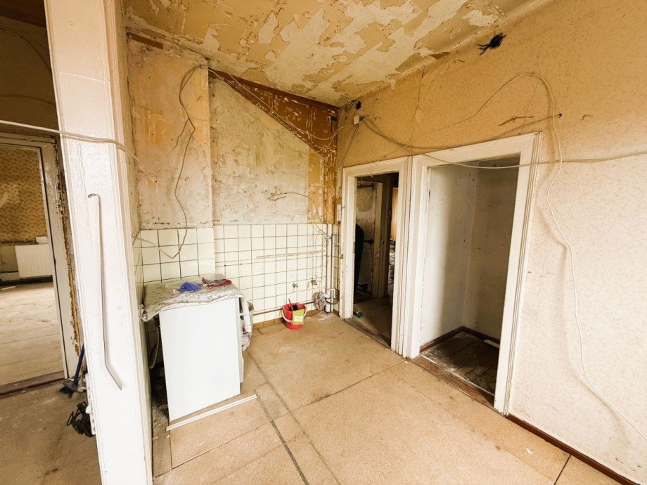 Sanierungsbed�rftige K�che Reihenmittelhaus Ilmenau