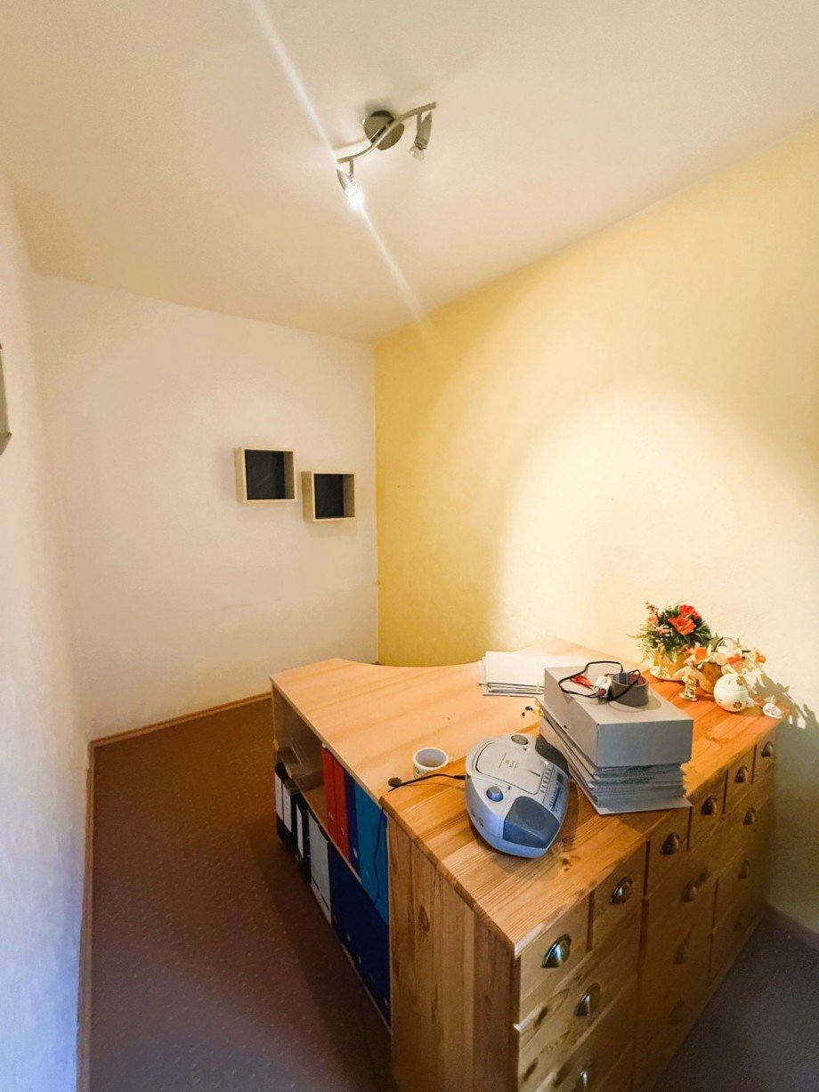 Kleines B�ro mit Schreibtisch Einfamilienhaus Gro�breitenbach