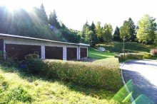 Garagen neben gr�ner Wiese gem�tliches Einfamilienhaus in idyllischer Lage mit gro�em Garten & Garagen zu verkaufen