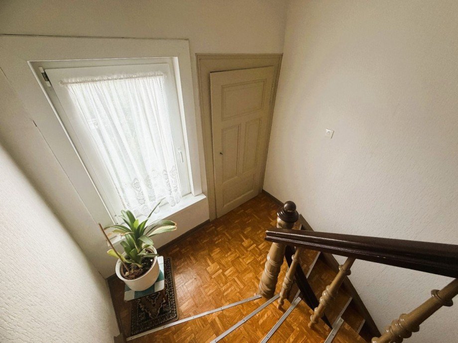 Treppe mit Fenster Mehrfamilienhaus Ilmenau