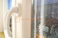 Fenstergriff im Detail Historisches Anwesen mit Geschichte und Potenzial