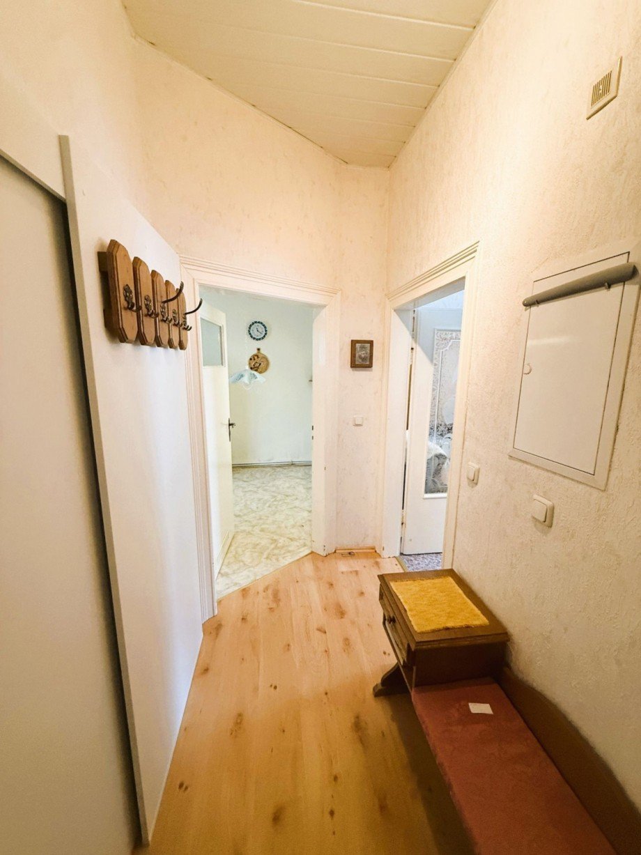 Flur mit Holzboden Mehrfamilienhaus Ilmenau