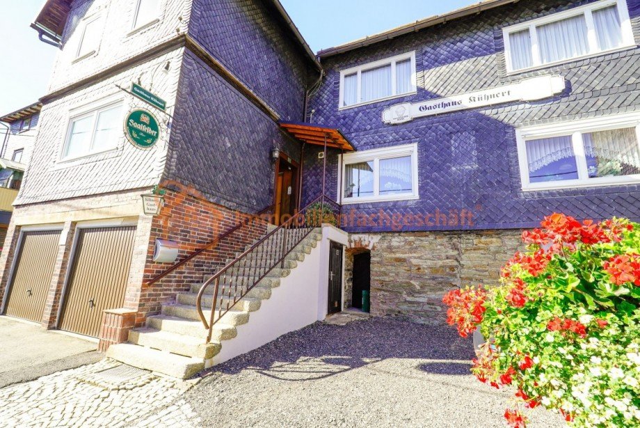 Wohnhaus mit Gastst�tte Haus Neuhaus