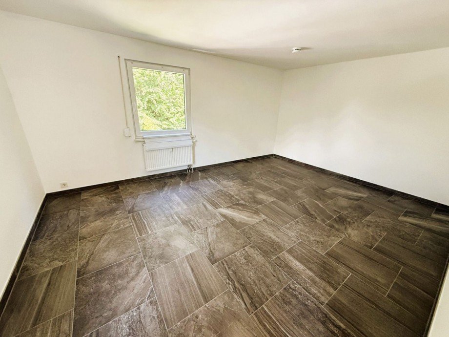 Leeres Zimmer mit Fliesenboden Etagenwohnung Zella-Mehlis