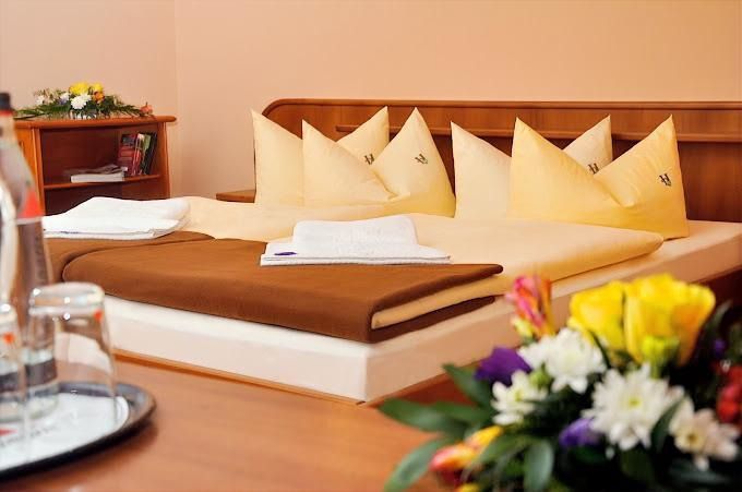 Hotelzimmer mit Dekoration Gastronomie Neuhaus am Rennweg