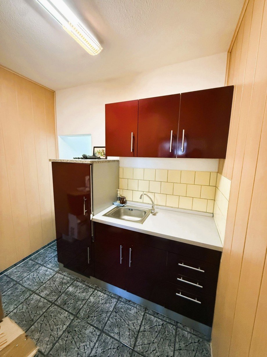 Kompakte K�chenzeile B�rohaus Ilmenau