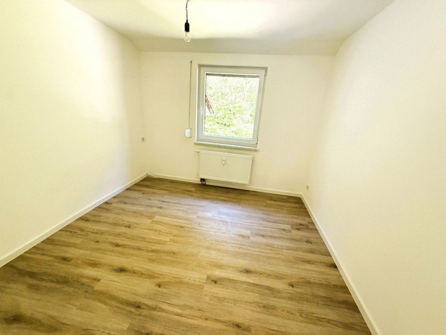 Leeres Zimmer mit Fenster Etagenwohnung Zella-Mehlis