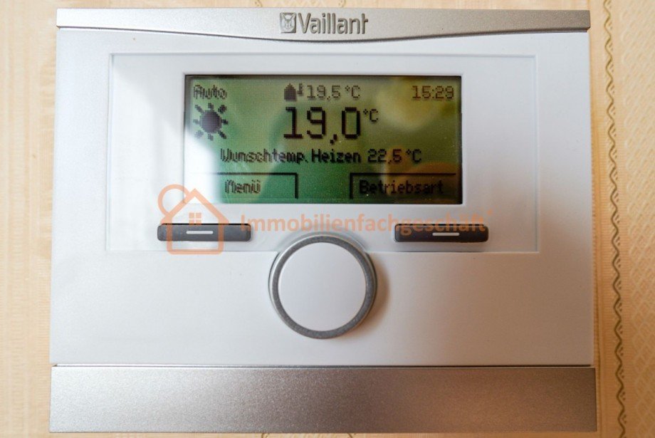 Thermostat an der Wand Haus Neuhaus