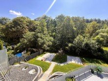 Gartenblick mit B�umen Erstbezug nach Kernsanierung-Moderne Souterrainwohnung mit eigenem Eingang und direktem Gartenzugang