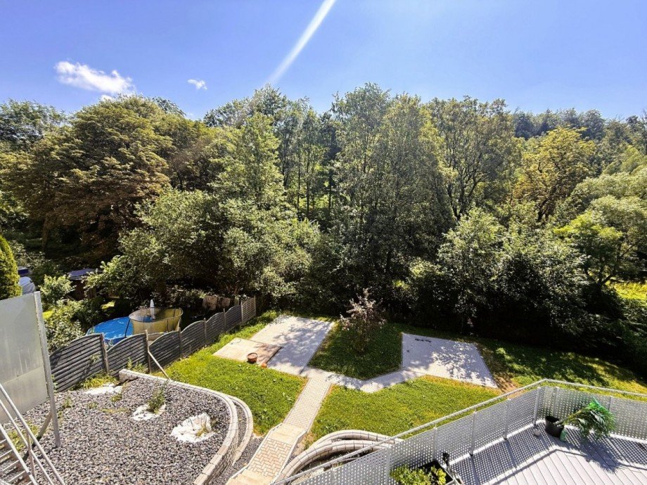 Gartenblick mit B�umen Souterrainwohnung Zella-Mehlis