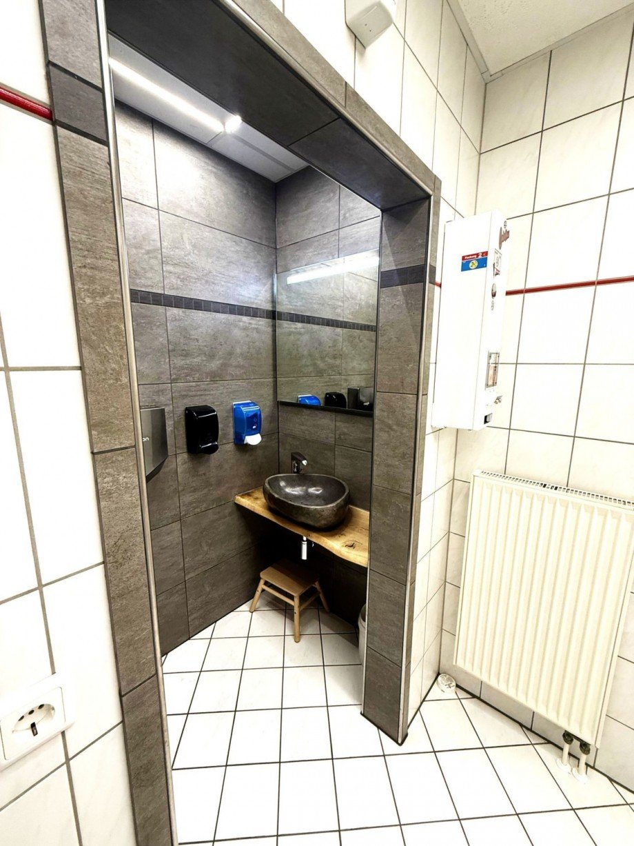 Kleines Waschbecken im Bad Gastronomie Neuhaus am Rennweg