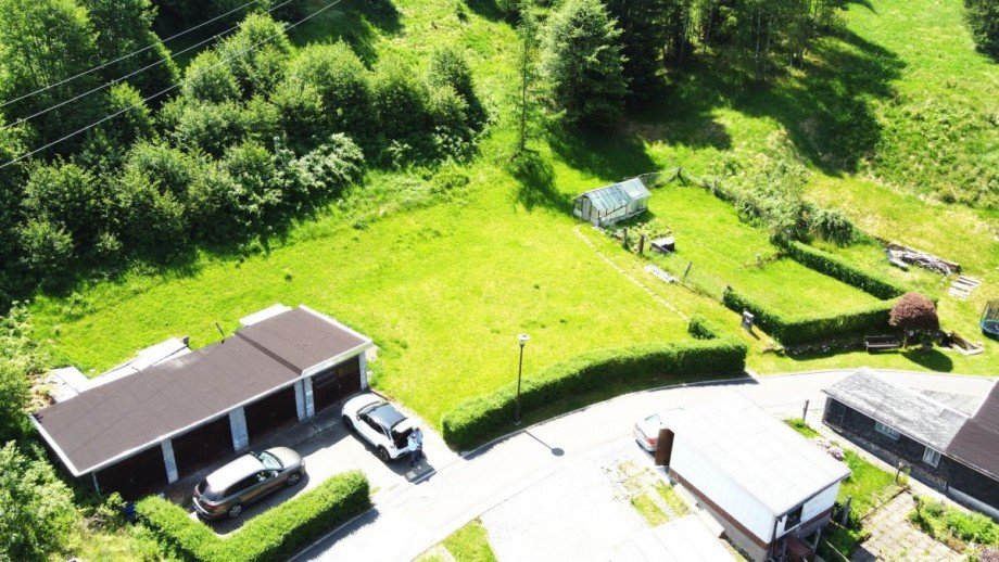 Luftaufnahme: Haus und Garten Reihenendhaus Goldisthal