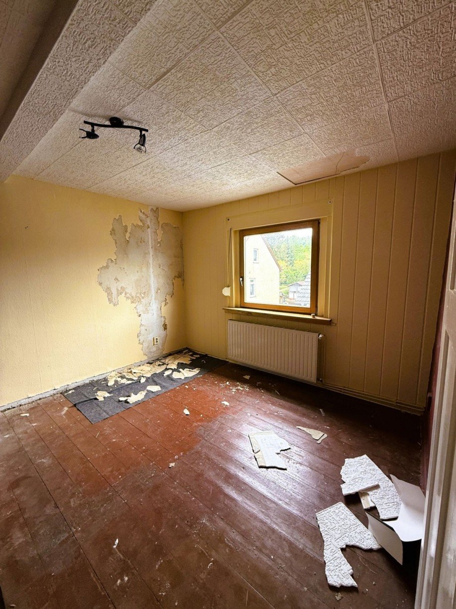 Renovierungsbed�rftiger Raum Reihenmittelhaus Ilmenau