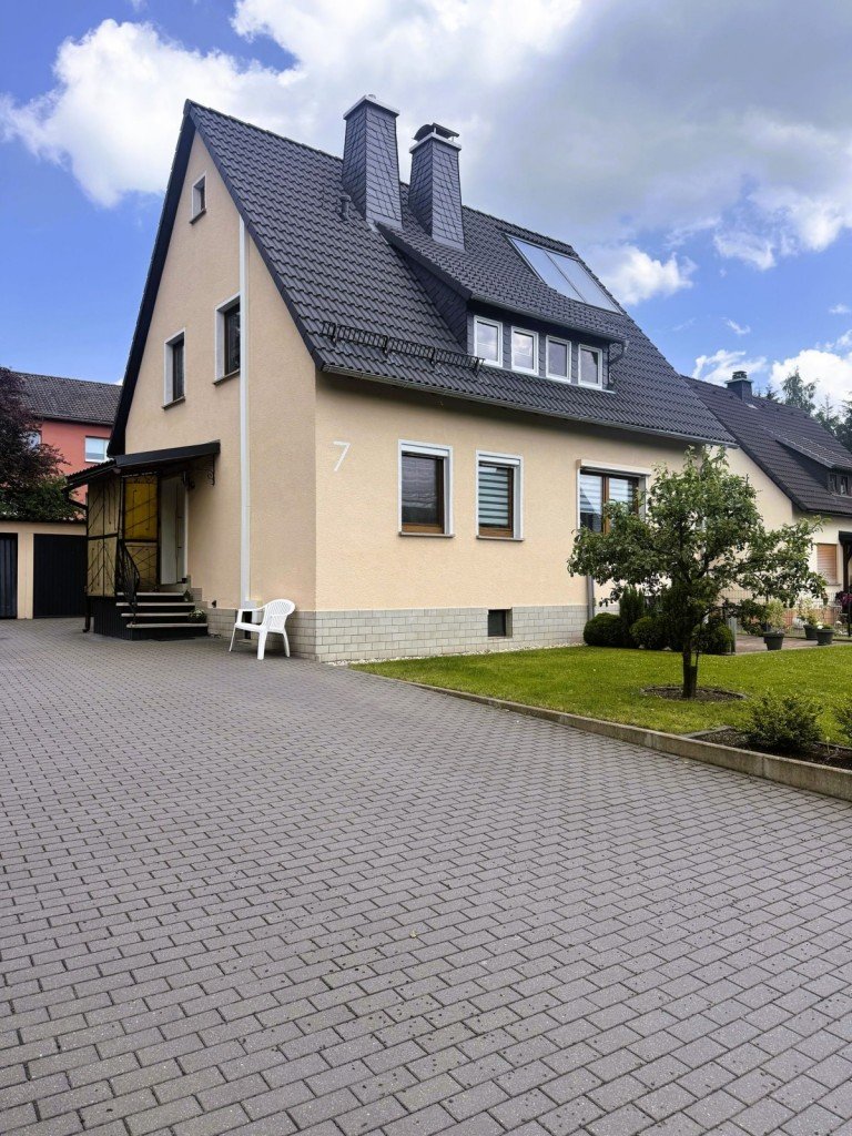 Zweist�ckiges Einfamilienhaus Steinbach am Wald Einfamilienhaus Kernsaniertes Wohlf�hlhaus in ruhiger Naturlage - sofort einziehen und Zuhause genie�en